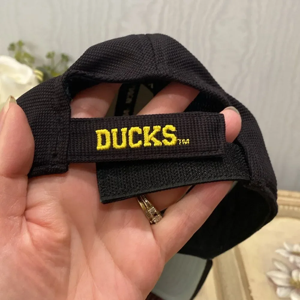 NCAA Oregon Ducks Cap Hat Adjustable Unisex Black Gold Green